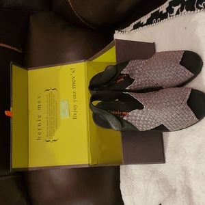 Bernie Mev peep toe woven sandle size 8 new in box